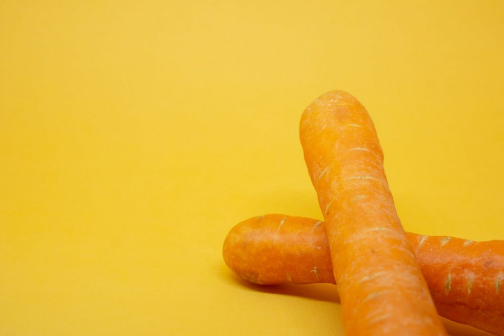 remove carrot stains from plastic