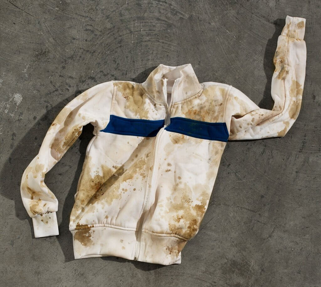 remove mud stain from clothes