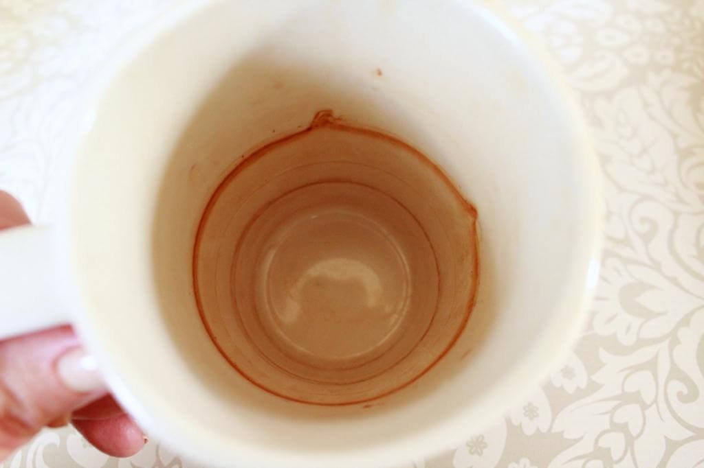 remove tea stains from cups
